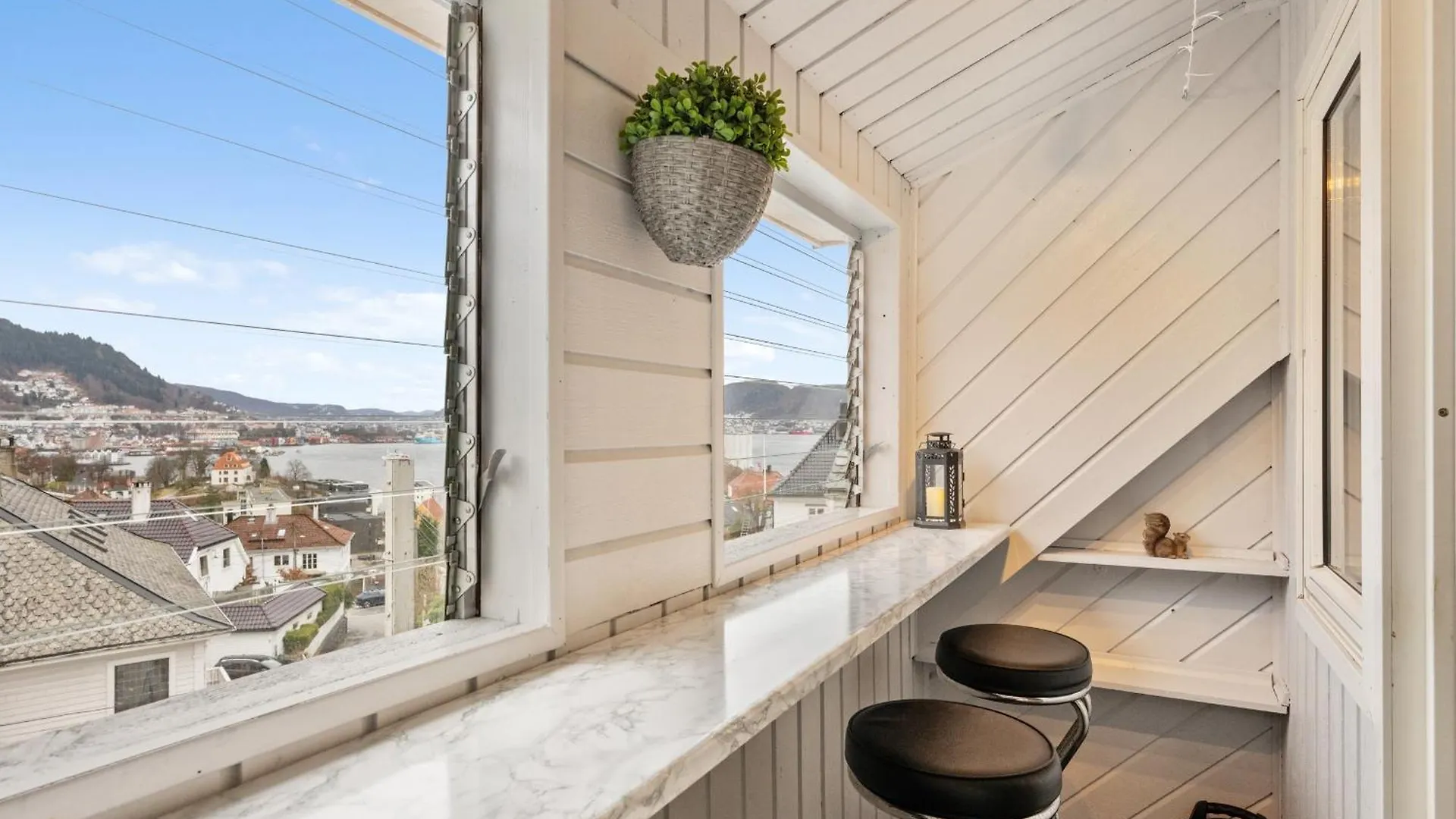 Top-Floor Apartment W/Great View Bergen